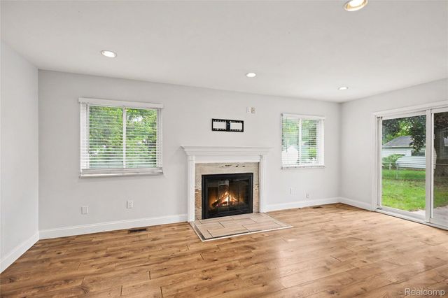 12800 Daily Drive, Sterling Heights, MI 48313