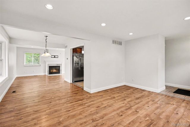 12800 Daily Drive, Sterling Heights, MI 48313