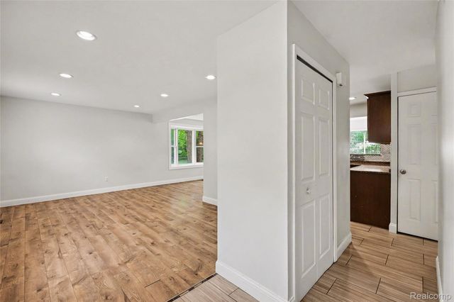 12800 Daily Drive, Sterling Heights, MI 48313