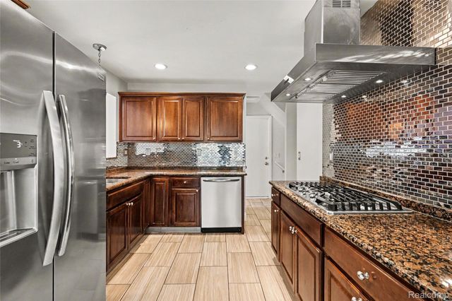 12800 Daily Drive, Sterling Heights, MI 48313
