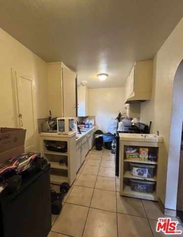 901 W 83rd Street, Los Angeles, CA 90044