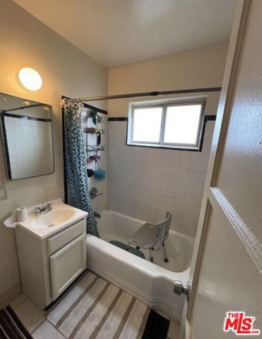 901 W 83rd Street, Los Angeles, CA 90044