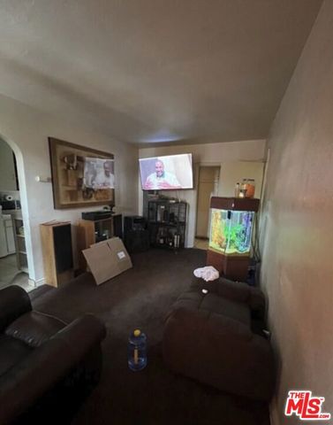 901 W 83rd Street, Los Angeles, CA 90044