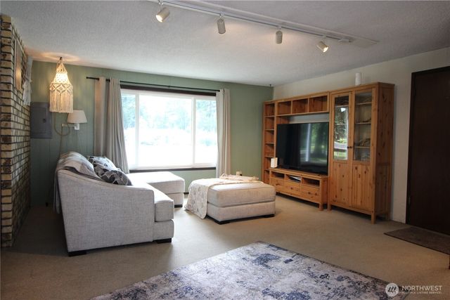 27719 217th Avenue SE, Maple Valley, WA 98038