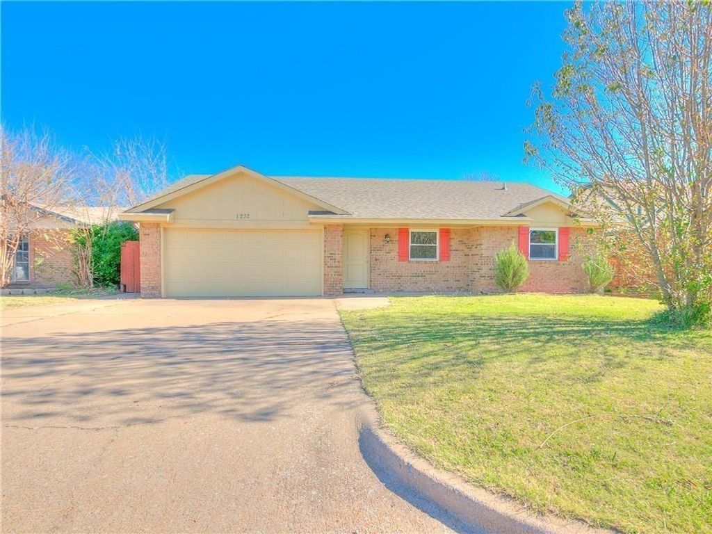 1232 Glenwood Drive, Moore, OK 73160