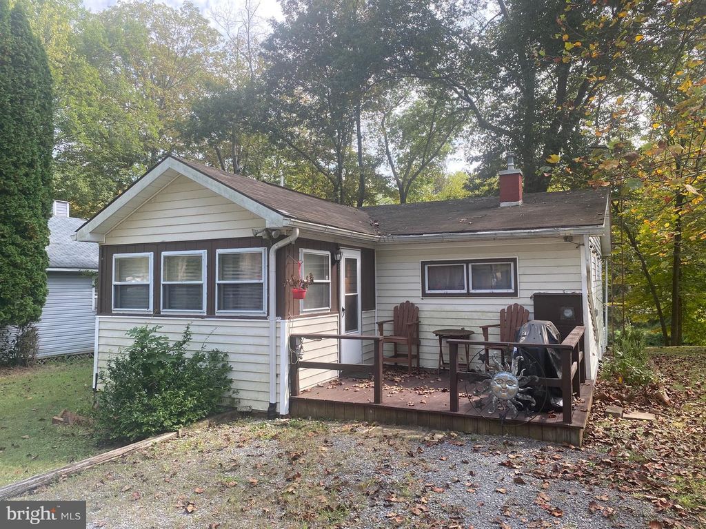 100 BUBBLING SPRING ROAD, Capon Bridge, WV 26711