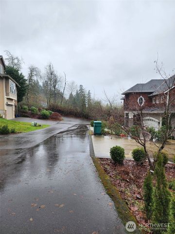 679 17th Avenue NW, Issaquah, WA 98027