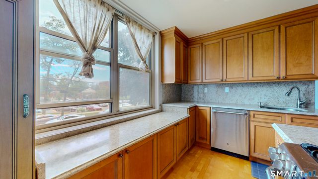 1 Strawberry Hill Court 1H, Stamford, CT 06902