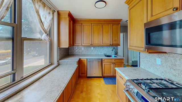 1 Strawberry Hill Court 1H, Stamford, CT 06902