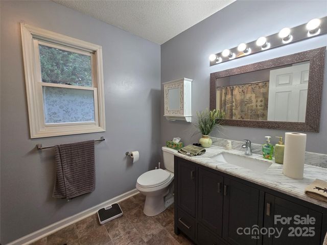 1100 Hidden Creek Court, Hickory, NC 28602