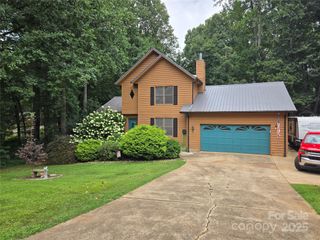 1100 Hidden Creek Court, Hickory, NC 28602