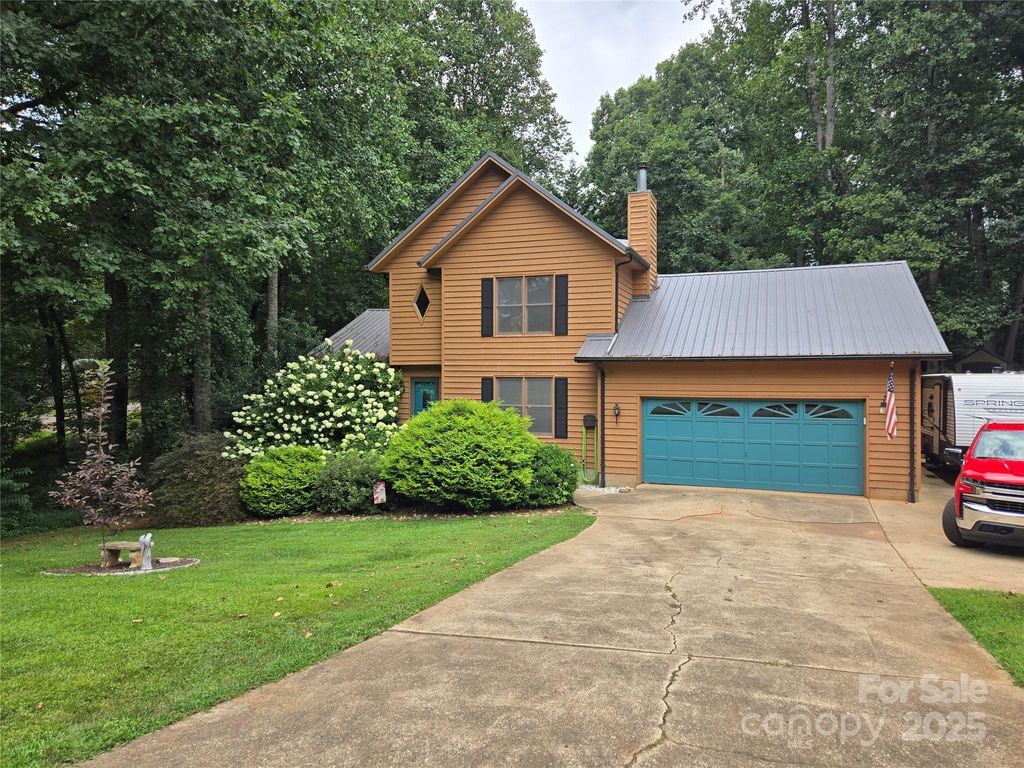 1100 Hidden Creek Court, Hickory, NC 28602