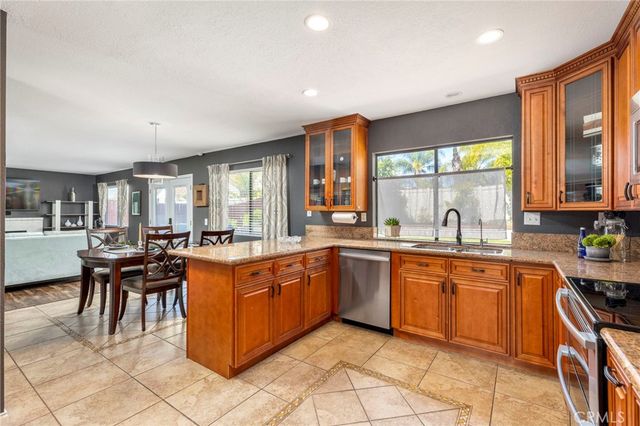 745 Red Alder Pl, Escondido, CA 92027