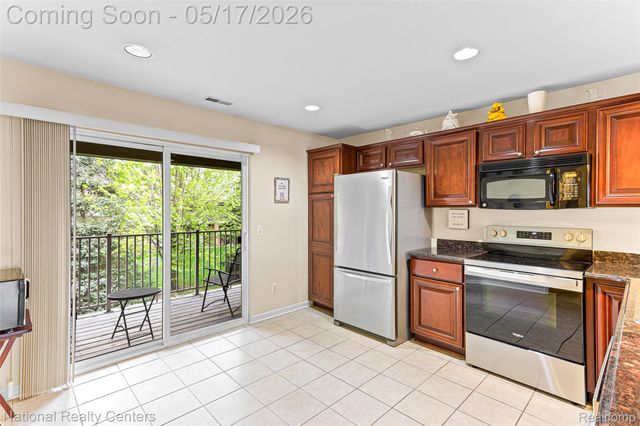 49277 Silver Birch Circle, Shelby Charter Township, MI 48315