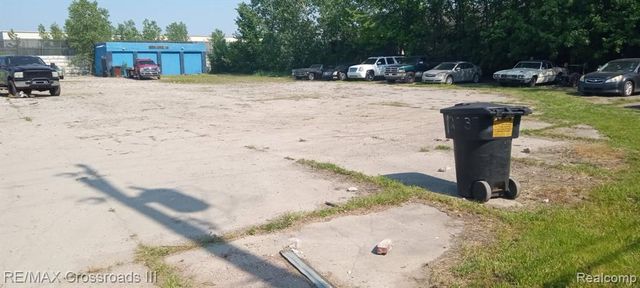 9400 Roselawn Street, Detroit, MI 48204