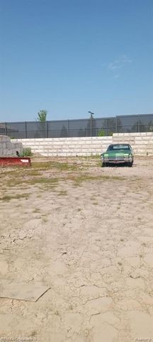 9400 Roselawn Street, Detroit, MI 48204