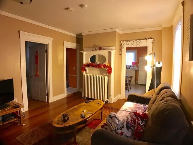 33 Dennison Street 1, Newport, RI 02840