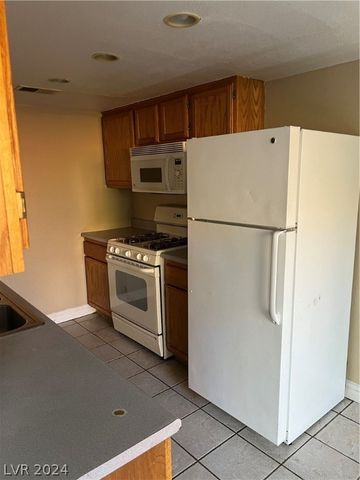 221 Brookside Lane C, Las Vegas, NV 89107