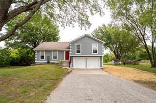 14405 Greentree Drive, Olathe, KS 66061