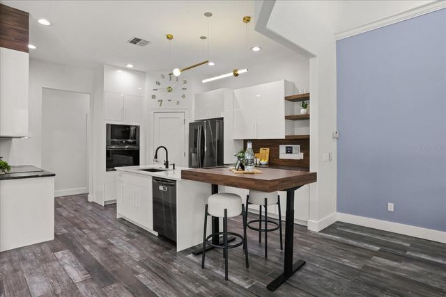 987 BRIGHTWATER CIRCLE, Maitland, FL 32751