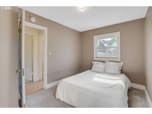7015 N BURRAGE Ave, Portland, OR 97217