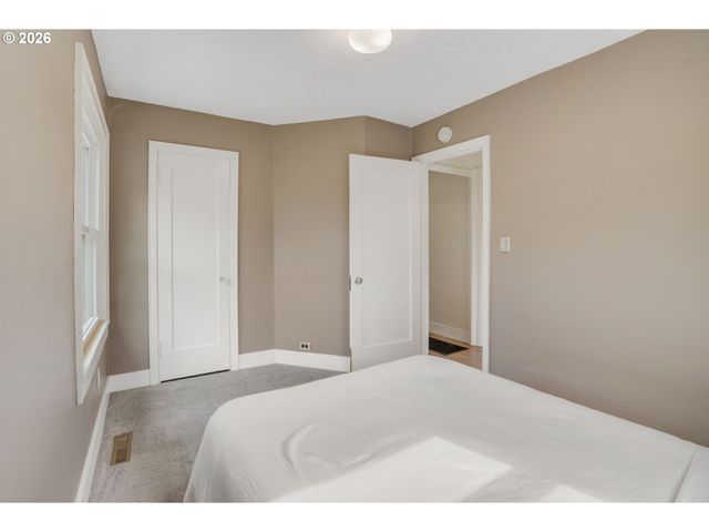 7015 N BURRAGE Ave, Portland, OR 97217