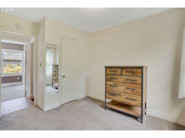 7015 N BURRAGE Ave, Portland, OR 97217