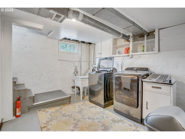 7015 N BURRAGE Ave, Portland, OR 97217