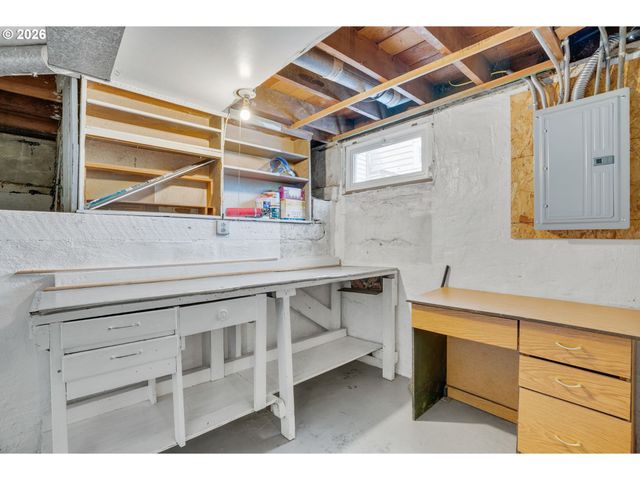 7015 N BURRAGE Ave, Portland, OR 97217