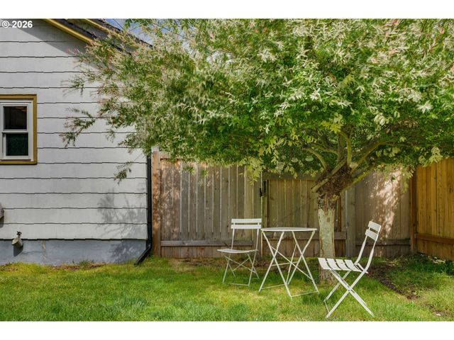 7015 N BURRAGE Ave, Portland, OR 97217