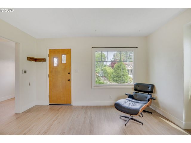 7015 N BURRAGE Ave, Portland, OR 97217