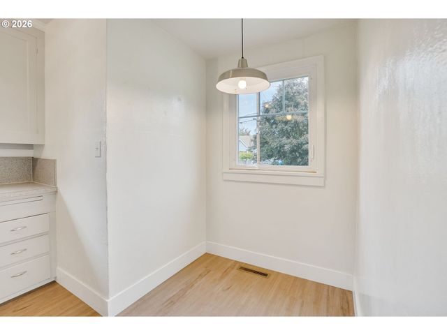 7015 N BURRAGE Ave, Portland, OR 97217
