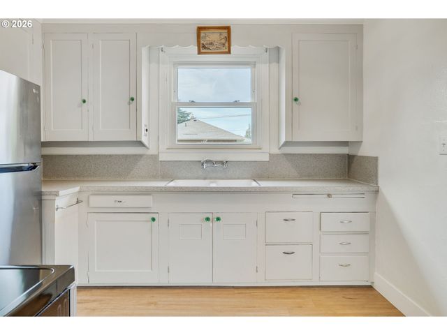 7015 N BURRAGE Ave, Portland, OR 97217