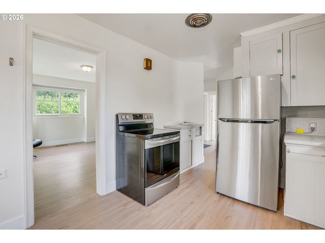 7015 N BURRAGE Ave, Portland, OR 97217