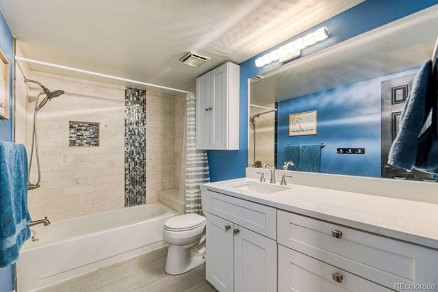 8198 W 81st Drive, Arvada, CO 80005