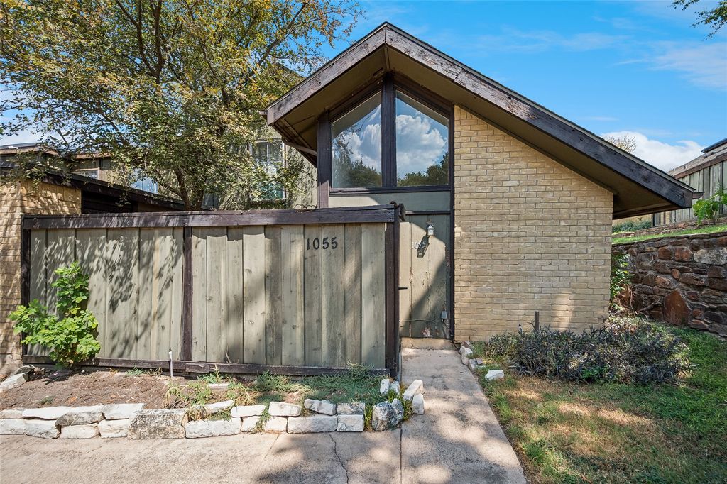 4627 Country Creek Drive 1055, Dallas, TX 75236 — exterior