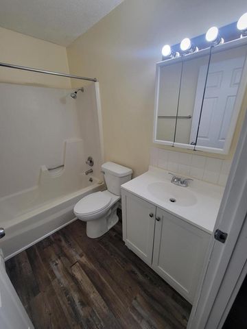 421 10th STREET N, La Crosse, WI 54601