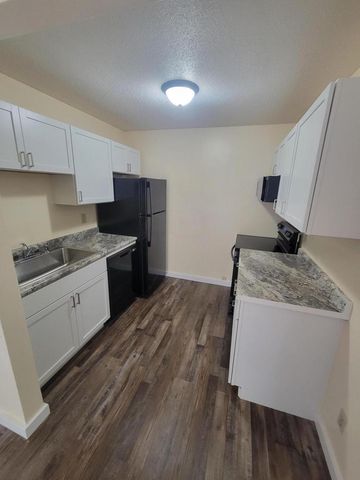 421 10th STREET N, La Crosse, WI 54601