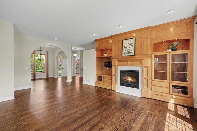 6094 Summit Curve S, Cottage Grove, MN 55016