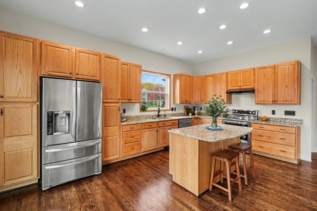 6094 Summit Curve S, Cottage Grove, MN 55016