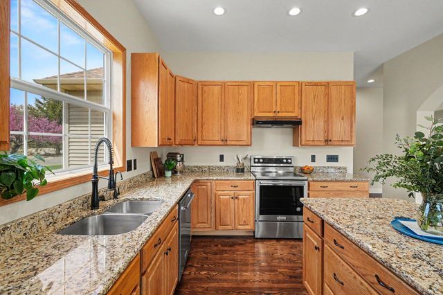 6094 Summit Curve S, Cottage Grove, MN 55016