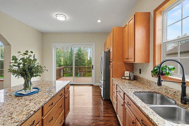 6094 Summit Curve S, Cottage Grove, MN 55016