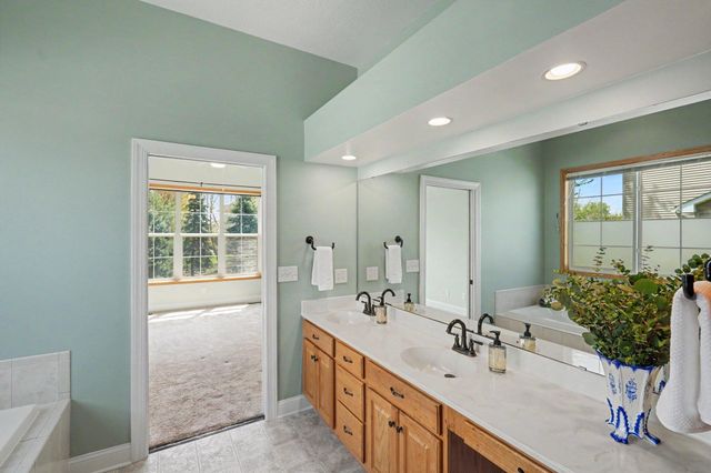 6094 Summit Curve S, Cottage Grove, MN 55016