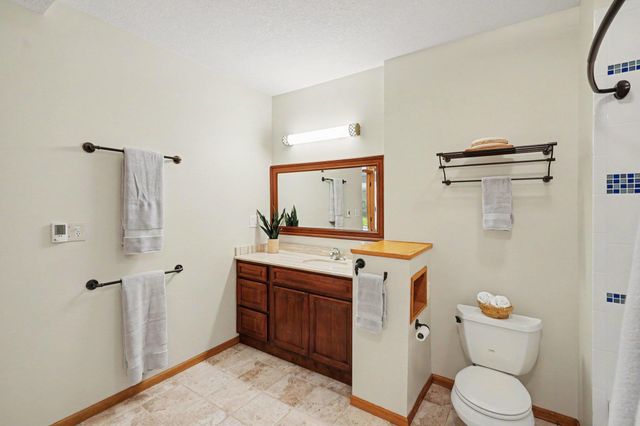 6094 Summit Curve S, Cottage Grove, MN 55016