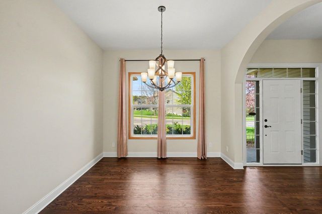 6094 Summit Curve S, Cottage Grove, MN 55016