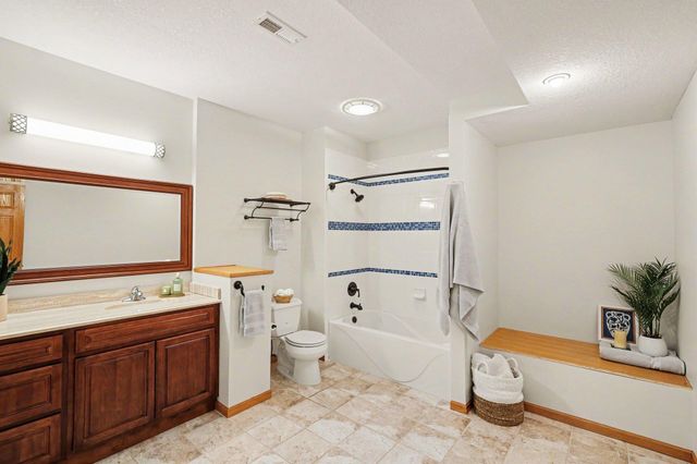 6094 Summit Curve S, Cottage Grove, MN 55016