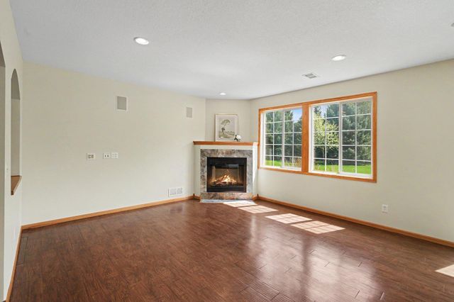 6094 Summit Curve S, Cottage Grove, MN 55016