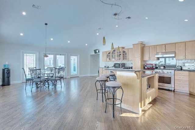 89 Spook Rock Road, Suffern, NY 10901