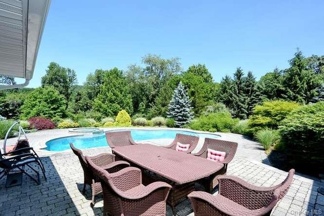 89 Spook Rock Road, Suffern, NY 10901