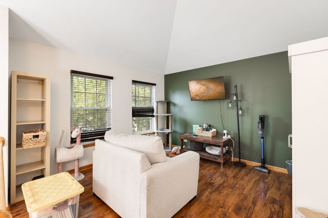 2607 W Westwood Court, Carpentersville, IL 60110